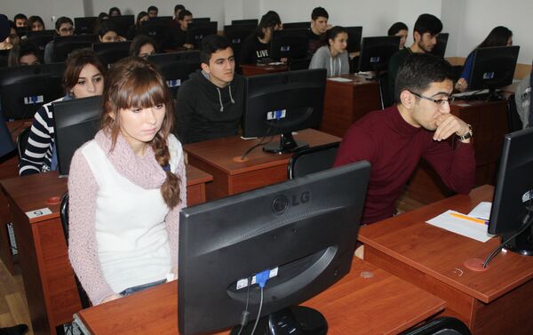 Зимняя экзаменационная сессия в UNEC продолжится до 1 февраля - Sputnik Азербайджан