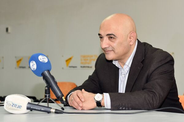 Politoloq Tofiq Abbasov Politoloq Tofiq Abbasov - Sputnik Azərbaycan