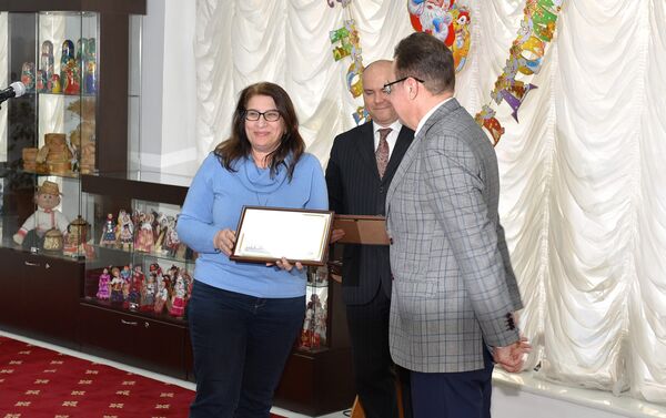Награждение представителя СМИ в РИКЦ - Sputnik Азербайджан
