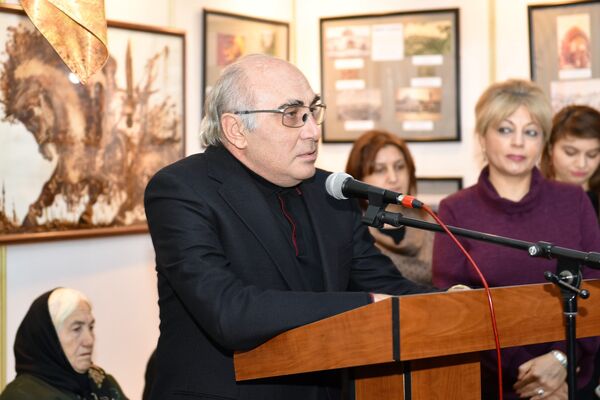Акиф Сулейманов,  Музее Независимости на выставке Родину возвышают шехиды - Sputnik Азербайджан