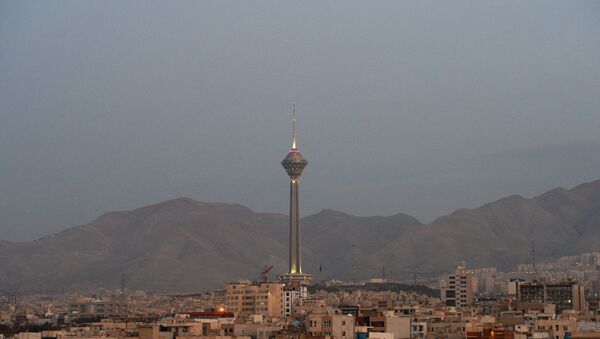 Вид на телебашню Бордж-е Милад в Тегеране. - Sputnik Азербайджан