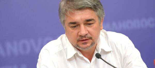 Политолог Ростислав Ищенко. Архивное фото Политолог Ростислав Ищенко. Архивное фото - Sputnik Азербайджан