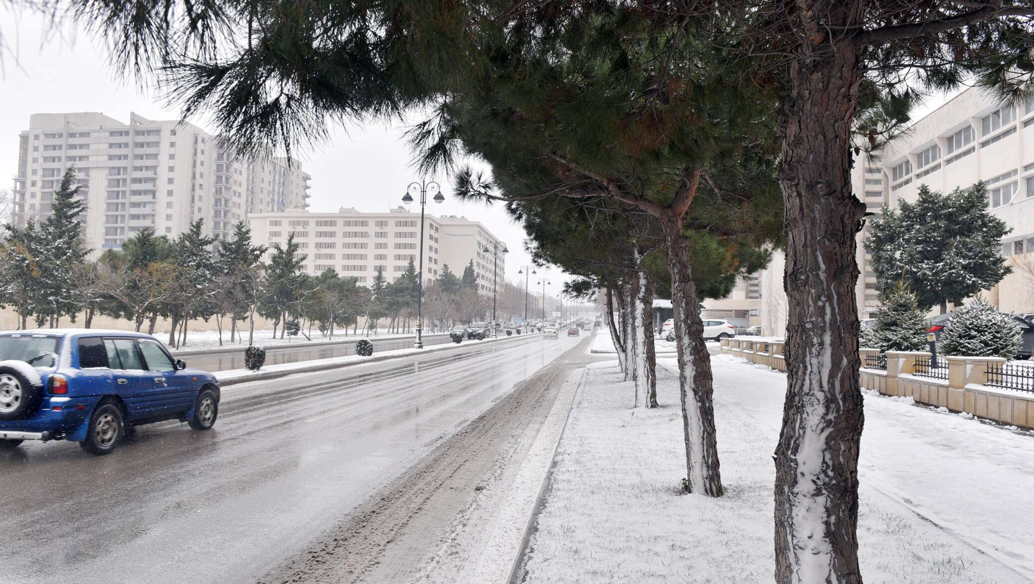 Погода в азербайджане в апреле. Зима в Баку. Снежный Баку. Баку климат. Баку зимой.