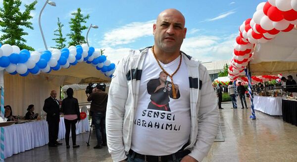 Рауф Ибрагимов, заслуженный тренер по восточным единоборствам Рауф Ибрагимов, заслуженный тренер по восточным единоборствам - Sputnik Azərbaycan