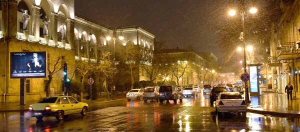 Мокрый снег в Баку Мокрый снег в Баку - Sputnik Азербайджан