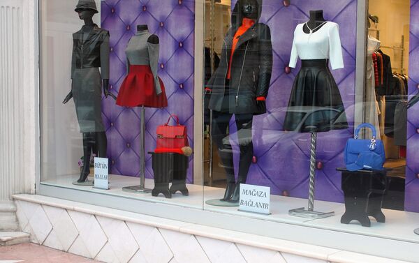 Закрывающийся магазин женской одежды - Sputnik Азербайджан