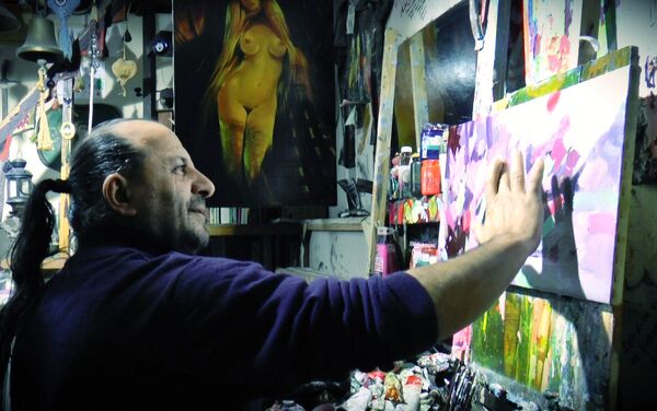 Али Шамси признается, что если бы он не стал художником, то точно был обладателем гарема - Sputnik Азербайджан