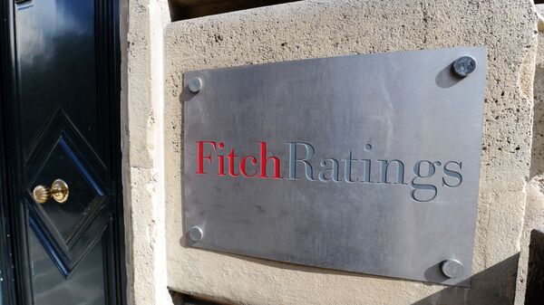 Вход офиса рейтингового агентства Fitch ratings в Париже - Sputnik Azərbaycan