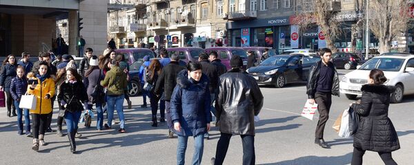 Молодежь в Баку, фото из архива Молодежь в Баку, фото из архива - Sputnik Азербайджан