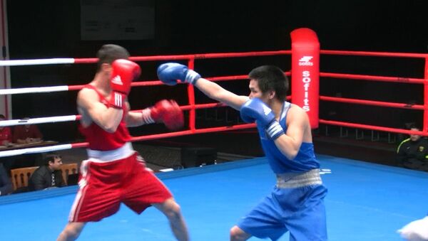 Удар за ударом и контрприем — международный турнир по боксу в Бишкеке - Sputnik Азербайджан