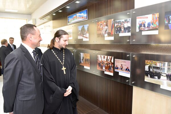 Представитель православного духовенства на выставке “Россия – Азербайджан: 2015” - Sputnik Азербайджан
