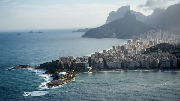 Вид на Рио-де-Жанейро из салона вертолета. - Sputnik Азербайджан