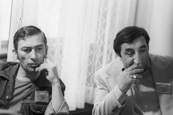 Вахтанг Кикабидзе и Фрунзик Мкртчян Вахтанг Кикабидзе и Фрунзик Мкртчян - Sputnik Азербайджан