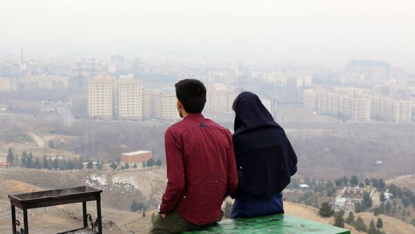 Молодая пара из Ирана. Архивное фото - Sputnik Azərbaycan