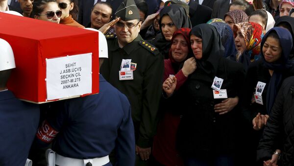 Похороны погибших во время теракта в Анкаре - Sputnik Азербайджан