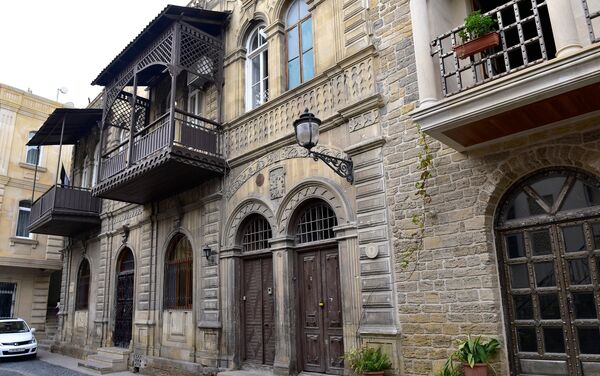 Старые дома постепенно реставрируют – они начинают играть новыми красками - Sputnik Азербайджан
