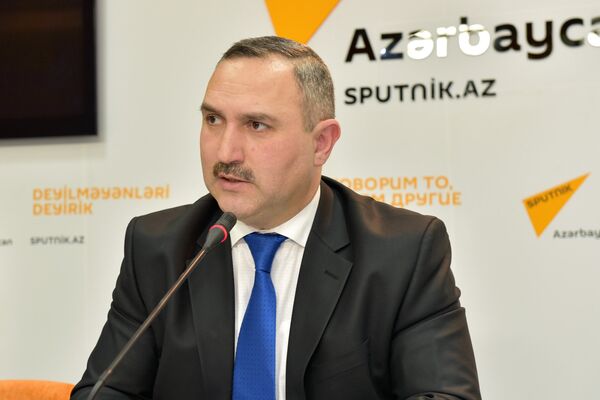 Азер Аллахверанов, председатель общественного объединения Həyat (Жизнь) Азер Аллахверанов, председатель общественного объединения Həyat (Жизнь) - Sputnik Azərbaycan