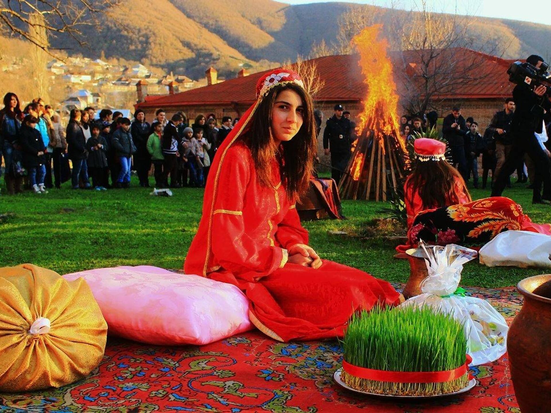 Когда начинается навруз байрам. Новруз байрам Азербайджан традиции. Национальный праздник Новруз байрам. Праздник Навруз Азербайджан традиции. Праздник Навруз байрам в Азербайджане.