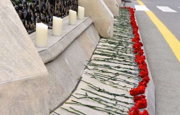 Церемония почтения памяти жертв ходжалинской трагедии - Sputnik Азербайджан