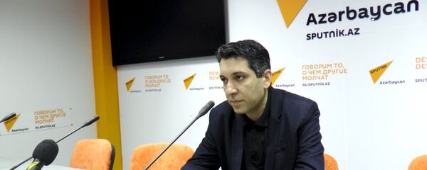 Кенан Гулузаде, главный редактор Радио ASAN Кенан Гулузаде, главный редактор Радио ASAN - Sputnik Азербайджан