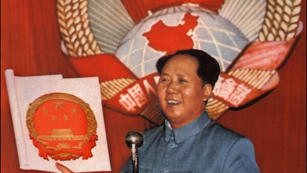 Мао Цзэдун в знаменитом пиджаке, получившем название френч Мао - Sputnik Азербайджан