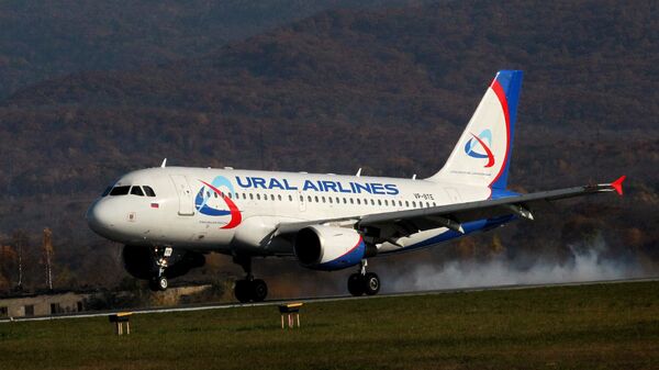 Ural Airlines aviaşirkətinə məxsus Airbus А319 təyyarəsi - Sputnik Azərbaycan