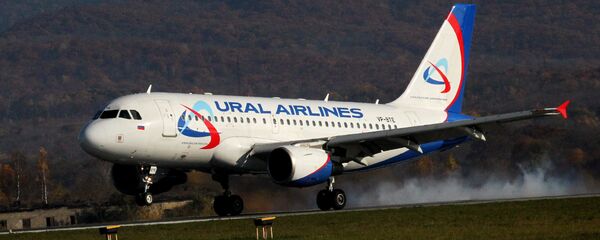 Ural Airlines aviaşirkətinə məxsus Airbus А319 təyyarəsi - Sputnik Азербайджан