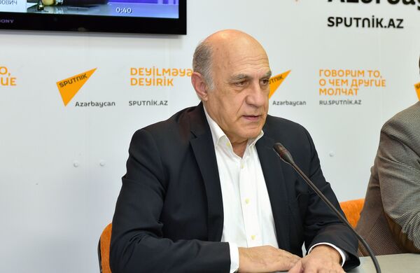 Politoloq Fikrət Sadıxov Politoloq Fikrət Sadıxov - Sputnik Azərbaycan