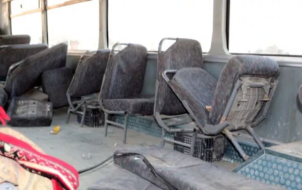 Автобус, следовавший маршрутом 160, на высокой скорости врезался в опору надземного пешеходного перехода - Sputnik Азербайджан