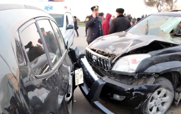 Машины получили серьезные повреждения - Sputnik Азербайджан