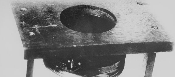 Первый телефон, запатентованный в 1876 году изобретателем Александром Беллом. - Sputnik Азербайджан