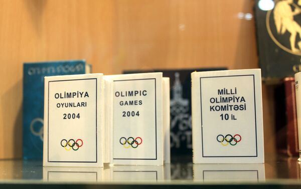 2004-cü il Olimpiya Oyunlarına həsr edilmiş miniatür kitablar - Sputnik Azərbaycan