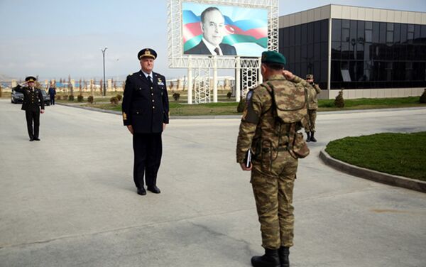 Делегацию возглавлял верховный главнокомандующий ОВС NATO по трансформации, генерал Мирко Зулиани - Sputnik Азербайджан