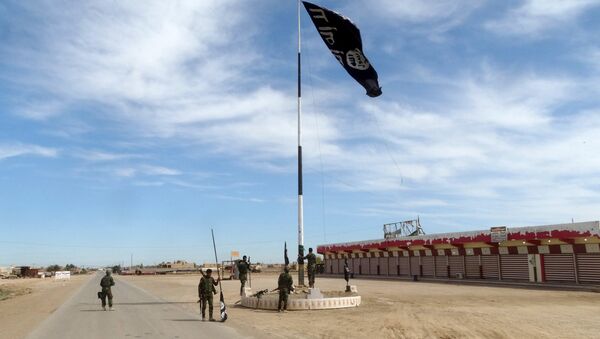 Силы безопасности Ирака спускают флаг Исламского Государства в городе Эр-Рамади - Sputnik Азербайджан