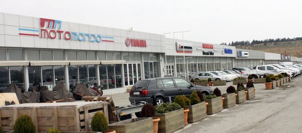 Ряд автосалонов в Бакинском центре продажи автомобилей - Sputnik Азербайджан