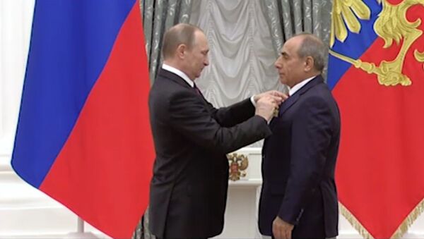 Президент России наградил Ягуба Эюбова орденом Дружбы - Sputnik Азербайджан