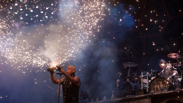 Группа Rammstein на фестивале Рок над Волгой. Архивное фото - Sputnik Азербайджан