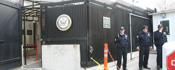 Турецкие полицейские у посольства США в Анкаре Турецкие полицейские у посольства США в Анкаре - Sputnik Азербайджан