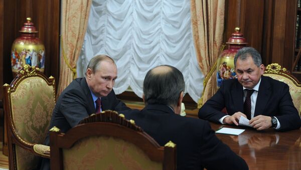 Президент РФ В. Путин встретился с министрами иностранных дел и обороны С. Лавровым и С. Шойгу - Sputnik Азербайджан