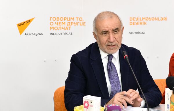 Председатель Союза свободных потребителей Эйюб Гусейнов Председатель Союза свободных потребителей Эйюб Гусейнов - Sputnik Азербайджан