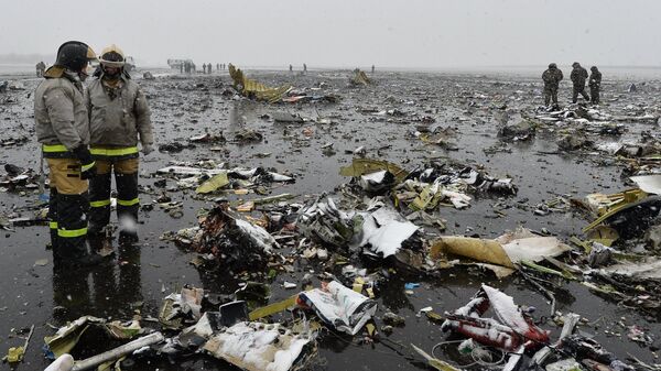 Пассажирский самолет Boeing-737-800 разбился при посадке в аэропорту Ростова-на-Дону - Sputnik Азербайджан