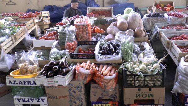 Бакинский рынок перед праздником: покупателей нет, а цены растут - Sputnik Азербайджан