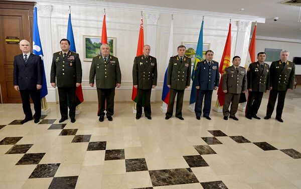 Традиционная фотосессия участников заседания Комитета начальников штабов ВС СНГ - Sputnik Азербайджан