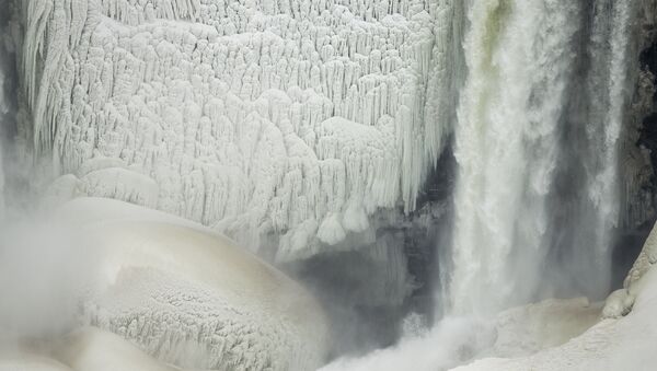 Замерзший водопад Ниагара. Архивное фото - Sputnik Азербайджан