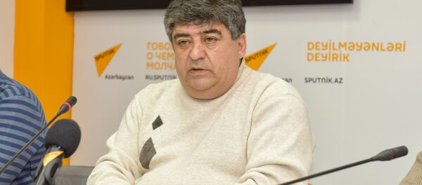 Фазиль Мамедов, руководитель неправительственной организации Помощь образованию водителей - Sputnik Азербайджан