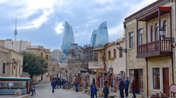 Туристы в Ичери Шехер, архивное фото - Sputnik Азербайджан