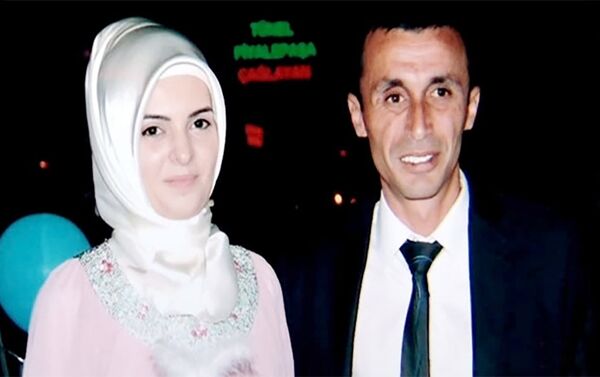 Кямаля Исмаилова, погибшая в результате теракта в Могадишо, с супругом - Sputnik Азербайджан