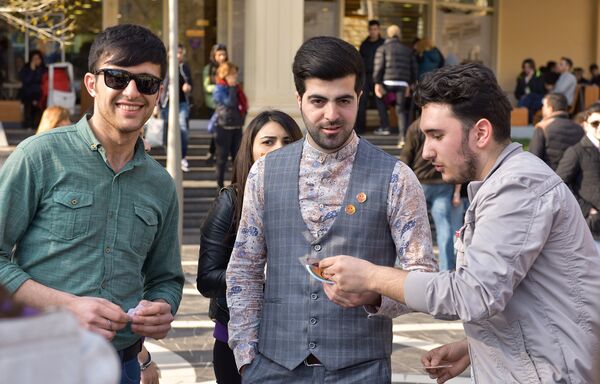 Акция подари улыбку в Баку - Sputnik Азербайджан