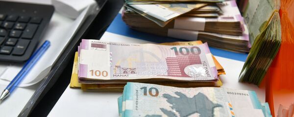 Пачки азербайджанских манатов Пачки азербайджанских манатов - Sputnik Азербайджан