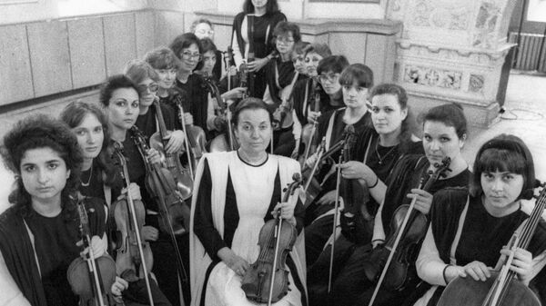 Вивальди-оркестр, созданный Светланой Безродной. 1990 год - Sputnik Азербайджан